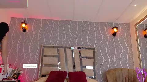    online show from October 25, 2025, 1:40 pm