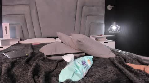 Snapshot of maee_angels chatting on December 11, 2024, 11:32 pm MAEE ANGELS online show from December 11, 2024, 11:32 pm