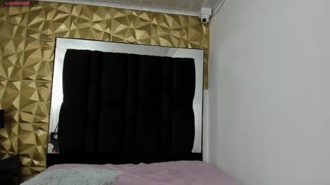 Snapshot of maee_angels chatting on December 21, 2024, 1:47 am MAEE ANGELS online show from December 21, 2024, 1:47 am