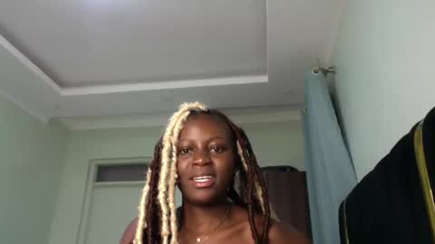 Maelys online show from May 10, 2026, 3:06 pm