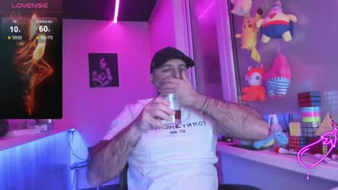 Snapshot of magabear chatting on February 3, 2025, 4:14 am Magabear online show from February 3, 2025, 4:14 am