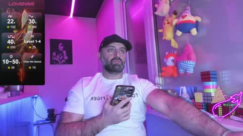 Snapshot of magabear chatting on February 7, 2025, 7:18 am Magabear online show from February 7, 2025, 7:18 am
