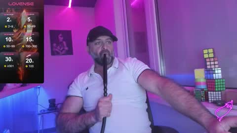 Snapshot of magabear chatting on October 14, 2025, 6:20 pm Magabear online show from October 14, 2025, 6:20 pm