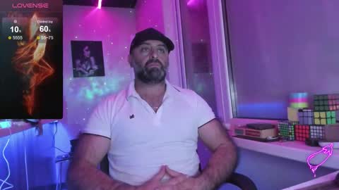 Snapshot of magabear chatting on October 29, 2025, 9:27 pm Magabear online show from October 29, 2025, 9:27 pm