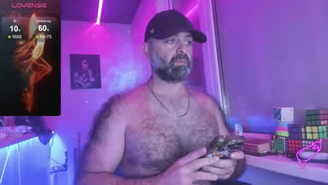 Snapshot of magabear chatting on November 4, 2025, 3:44 pm Magabear online show from November 4, 2025, 3:44 pm