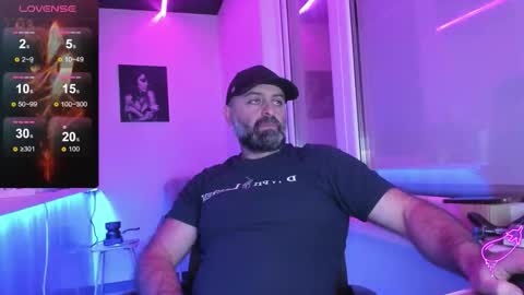 Snapshot of magabear chatting on November 10, 2025, 11:42 am Magabear online show from November 10, 2025, 11:42 am