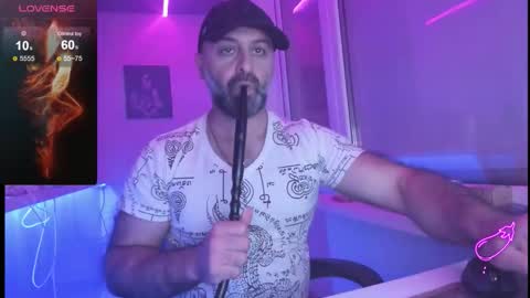 Snapshot of magabear chatting on November 14, 2025, 11:31 am Magabear online show from November 14, 2025, 11:31 am