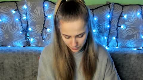 Snapshot of maggiecake chatting on December 3, 2024, 3:20 am Maggie online show from December 3, 2024, 3:20 am