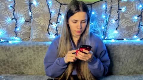 Snapshot of maggiecake chatting on December 16, 2024, 4:02 am Maggie online show from December 16, 2024, 4:02 am
