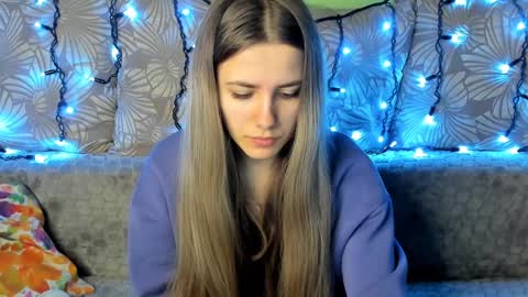 Snapshot of maggiecake chatting on December 17, 2024, 4:12 am Maggie online show from December 17, 2024, 4:12 am