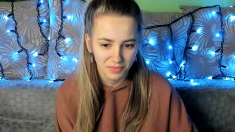 Snapshot of maggiecake chatting on January 5, 2025, 6:02 am Maggie online show from January 5, 2025, 6:02 am