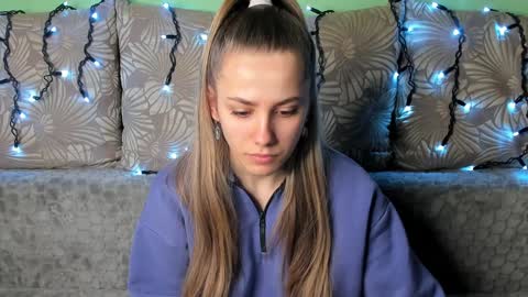 Snapshot of maggiecake chatting on January 9, 2025, 2:01 am Maggie online show from January 9, 2025, 2:01 am