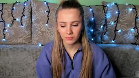 Snapshot of maggiecake chatting on January 10, 2025, 2:04 am Maggie online show from January 10, 2025, 2:04 am