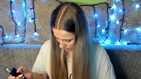Snapshot of maggiecake chatting on January 19, 2025, 1:43 am Maggie online show from January 19, 2025, 1:43 am