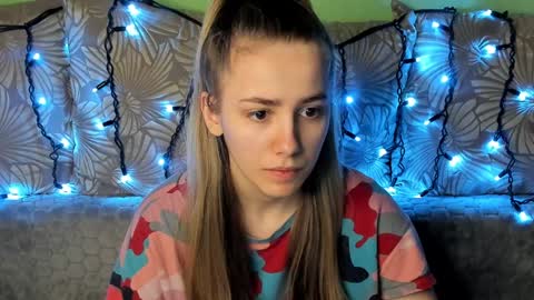 Snapshot of maggiecake chatting on January 30, 2025, 5:19 am Maggie online show from January 30, 2025, 5:19 am