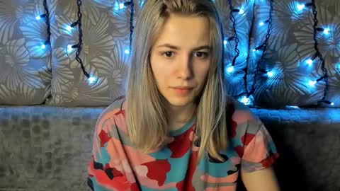 Snapshot of maggiecake chatting on March 7, 2025, 4:24 am Maggie online show from March 7, 2025, 4:24 am