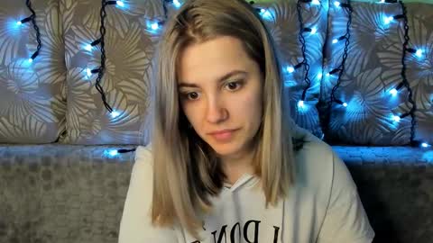 Snapshot of maggiecake chatting on March 9, 2025, 5:22 am Maggie online show from March 9, 2025, 5:22 am