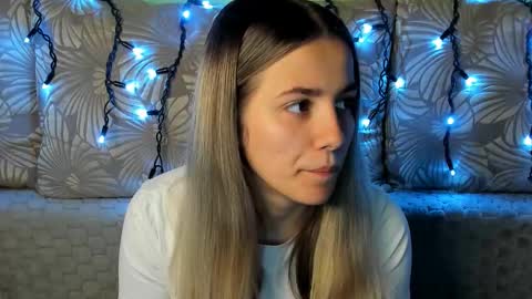 Snapshot of maggiecake chatting on October 15, 2025, 12:33 am Maggie online show from October 15, 2025, 12:33 am