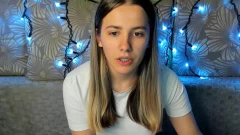 Snapshot of maggiecake chatting on October 19, 2025, 1:28 am Maggie online show from October 19, 2025, 1:28 am