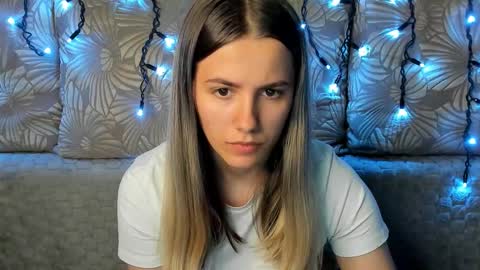 Snapshot of maggiecake chatting on October 22, 2025, 2:45 am Maggie online show from October 22, 2025, 2:45 am