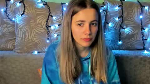 Snapshot of maggiecake chatting on October 27, 2025, 3:10 am Maggie online show from October 27, 2025, 3:10 am