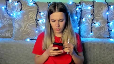 Snapshot of maggiecake chatting on October 28, 2025, 2:04 am Maggie online show from October 28, 2025, 2:04 am