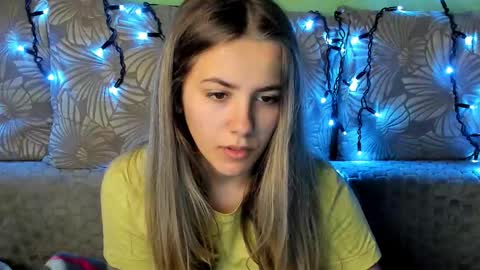 Snapshot of maggiecake chatting on November 4, 2025, 4:00 am Maggie online show from November 4, 2025, 4:00 am