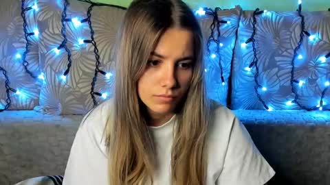 Snapshot of maggiecake chatting on November 11, 2025, 3:50 am Maggie online show from November 11, 2025, 3:50 am