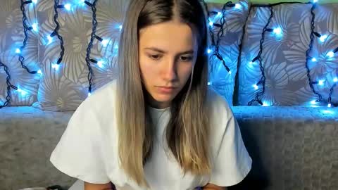 Snapshot of maggiecake chatting on November 13, 2025, 4:00 am Maggie online show from November 13, 2025, 4:00 am