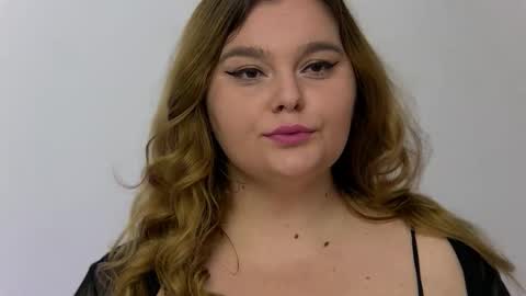 Snapshot of maggiedevon chatting on September 23, 2025, 11:35 am MaggieDevon online show from September 23, 2025, 11:35 am