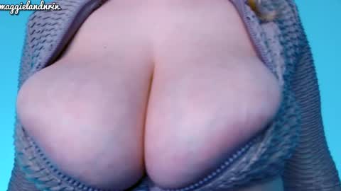 Snapshot of maggielandrin chatting on October 16, 2025, 3:51 am Maggie online show from October 16, 2025, 3:51 am