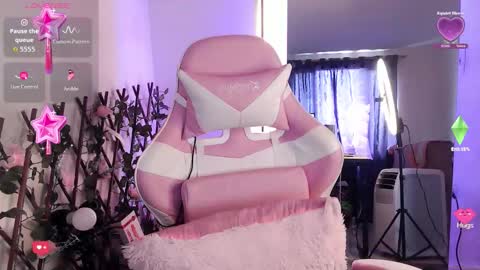 Luna  online show from October 19, 2025, 7:25 pm