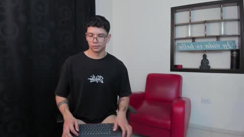 Snapshot of magic_boy01 chatting on December 3, 2024, 1:08 am Damian Rivers online show from December 3, 2024, 1:08 am