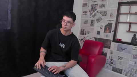Snapshot of magic_boy01 chatting on February 3, 2025, 7:52 pm Damian Rivers online show from February 3, 2025, 7:52 pm