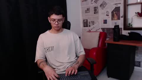 Snapshot of magic_boy01 chatting on February 28, 2025, 11:12 pm Damian Rivers online show from February 28, 2025, 11:12 pm
