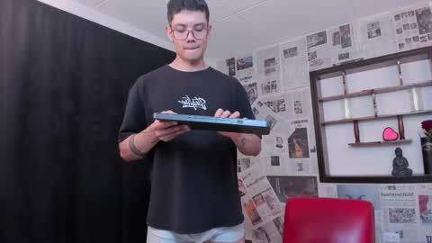 Snapshot of magic_boy01 chatting on March 6, 2025, 10:47 pm Damian Rivers online show from March 6, 2025, 10:47 pm