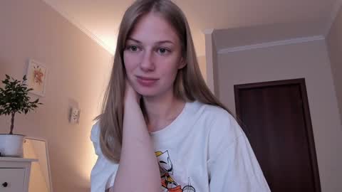 Snapshot of magic_couple13 chatting on December 4, 2024, 10:02 am Alice online show from December 4, 2024, 10:02 am