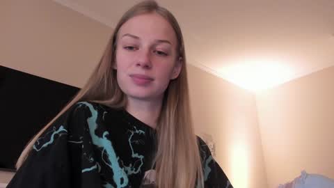 Snapshot of magic_couple13 chatting on December 5, 2024, 10:01 am Alice online show from December 5, 2024, 10:01 am