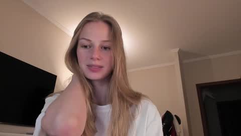 Snapshot of magic_couple13 chatting on December 24, 2024, 11:49 am Alice online show from December 24, 2024, 11:49 am