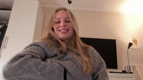 Snapshot of magic_couple13 chatting on January 23, 2025, 2:50 pm Alice online show from January 23, 2025, 2:50 pm