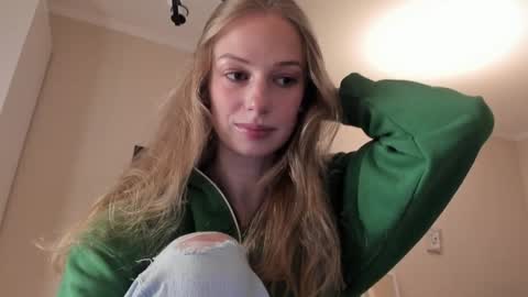 Snapshot of magic_couple13 chatting on January 24, 2025, 1:14 pm Alice online show from January 24, 2025, 1:14 pm