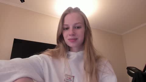 Snapshot of magic_couple13 chatting on February 13, 2025, 12:54 pm Alice online show from February 13, 2025, 12:54 pm