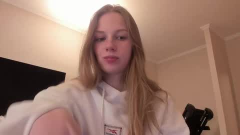 Snapshot of magic_couple13 chatting on February 13, 2025, 3:56 pm Alice online show from February 13, 2025, 3:56 pm