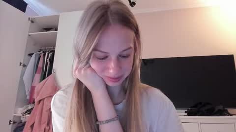 Snapshot of magic_couple13 chatting on February 22, 2025, 10:40 am Alice online show from February 22, 2025, 10:40 am