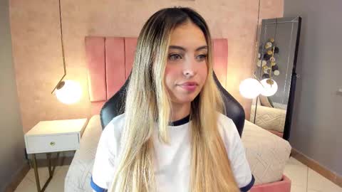 Snapshot of magic_fernanda chatting on October 23, 2025, 9:57 pm Fer online show from October 23, 2025, 9:57 pm