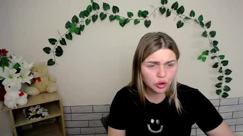 Snapshot of magic_katarina_ chatting on December 18, 2024, 10:24 pm magic_katarina_ online show from December 18, 2024, 10:24 pm