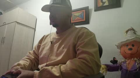 Snapshot of magic_milk23 chatting on October 12, 2025, 5:28 am magic_milk23 online show from October 12, 2025, 5:28 am