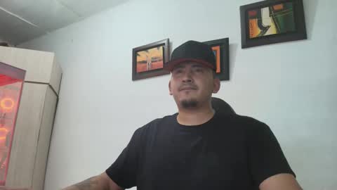 Snapshot of magic_milk23 chatting on October 24, 2025, 5:48 am magic_milk23 online show from October 24, 2025, 5:48 am