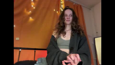 Mikky or Moon online show from October 3, 2025, 6:05 pm