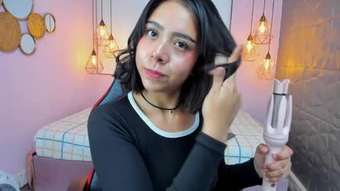 Oliviah online show from June 6, 2026, 1:05 pm